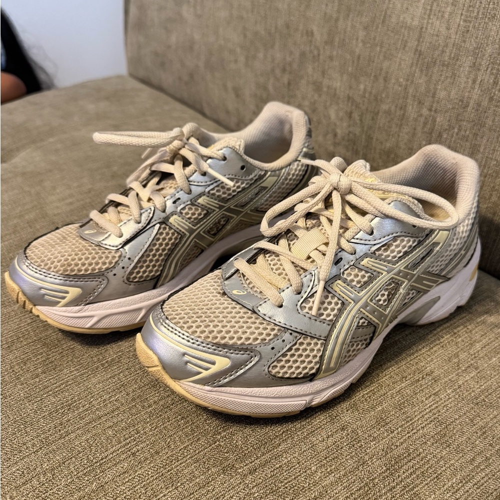 ASICS GEL 1130 women’s sneaker